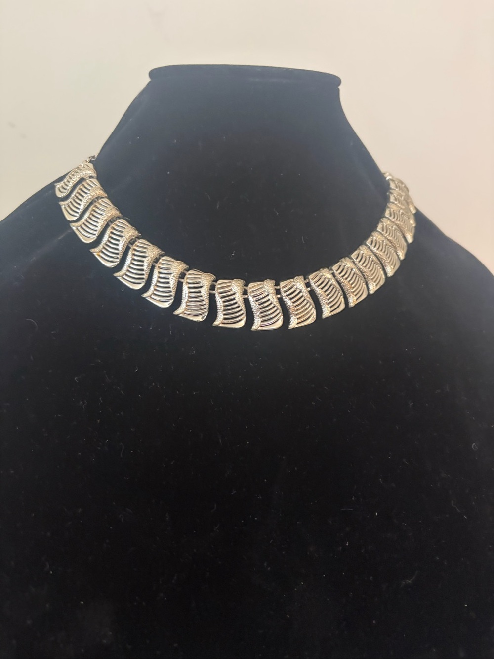 Vintage Coro Silver-Tone Scalloped Link Choker Necklace